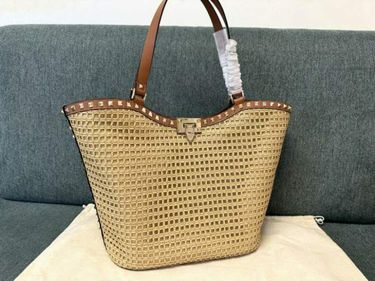 Picture of Valentino Handbags _SKUfw167477359fw